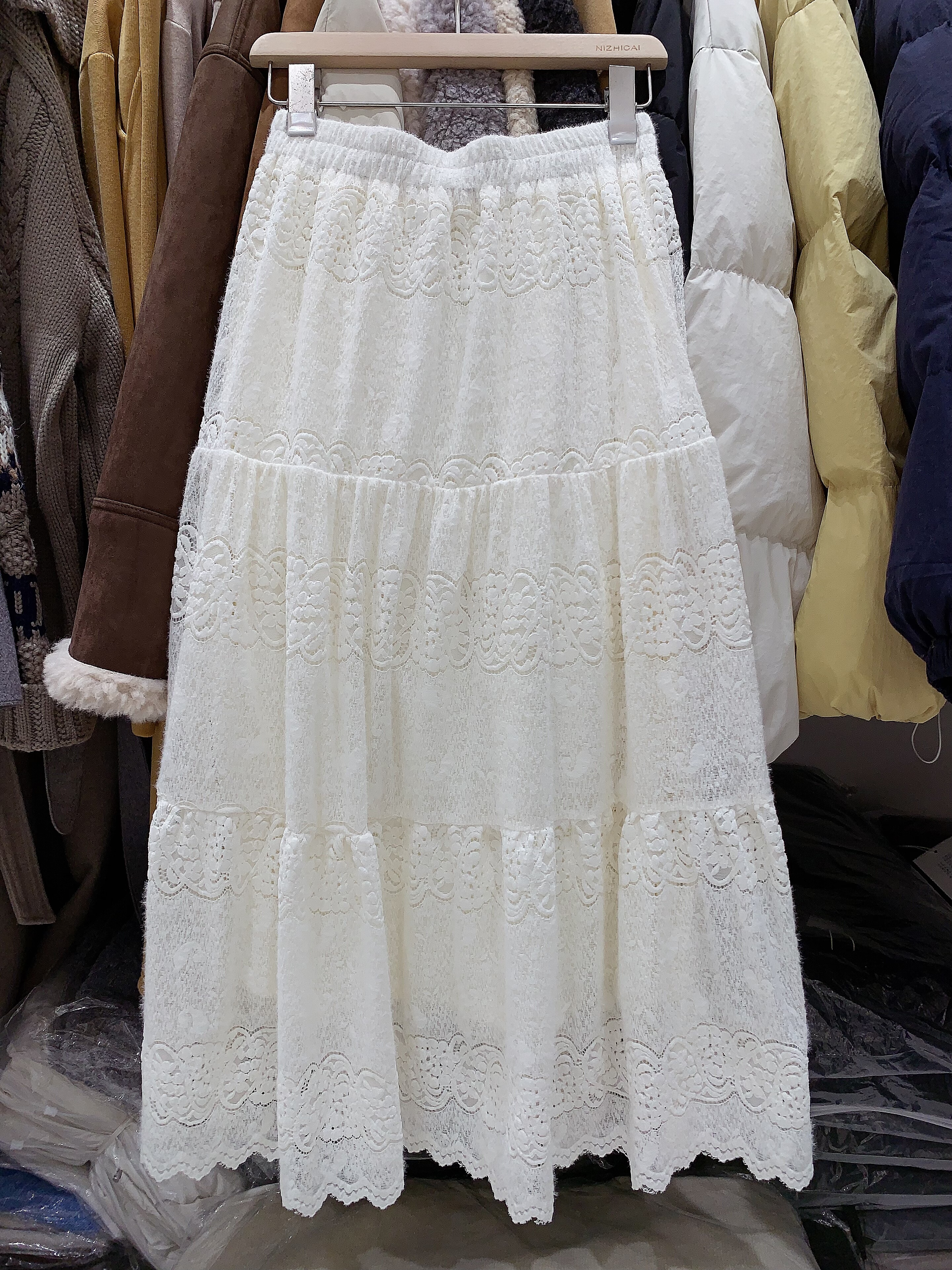 韩国东大门 松紧腰白色蛋糕裙花边刺绣半裙裙长裙加绒加厚蕾丝裙
