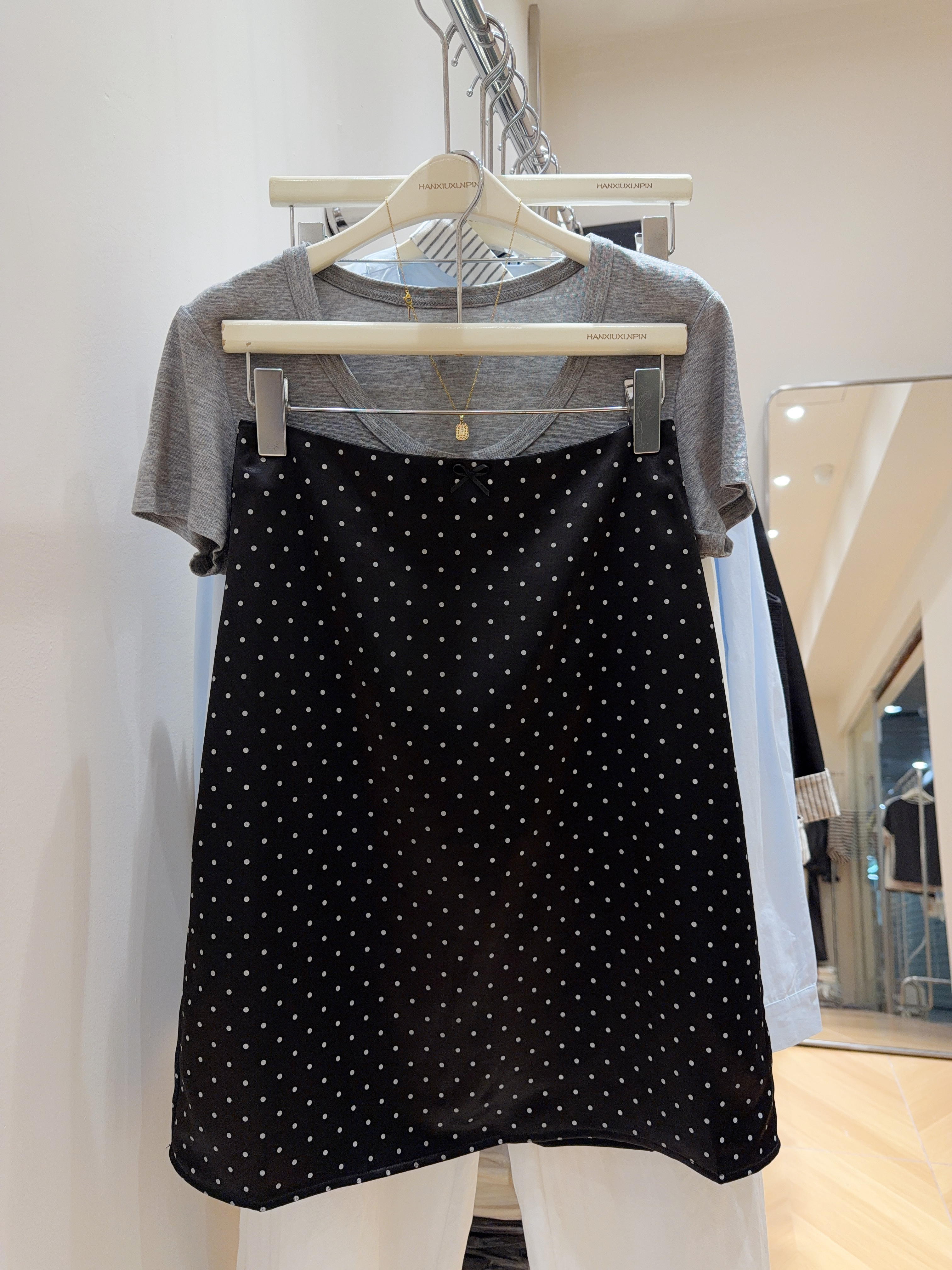 波点半身裙女高腰显瘦黑色圆点百搭复古A字裙短裙法式缎面裙中裙