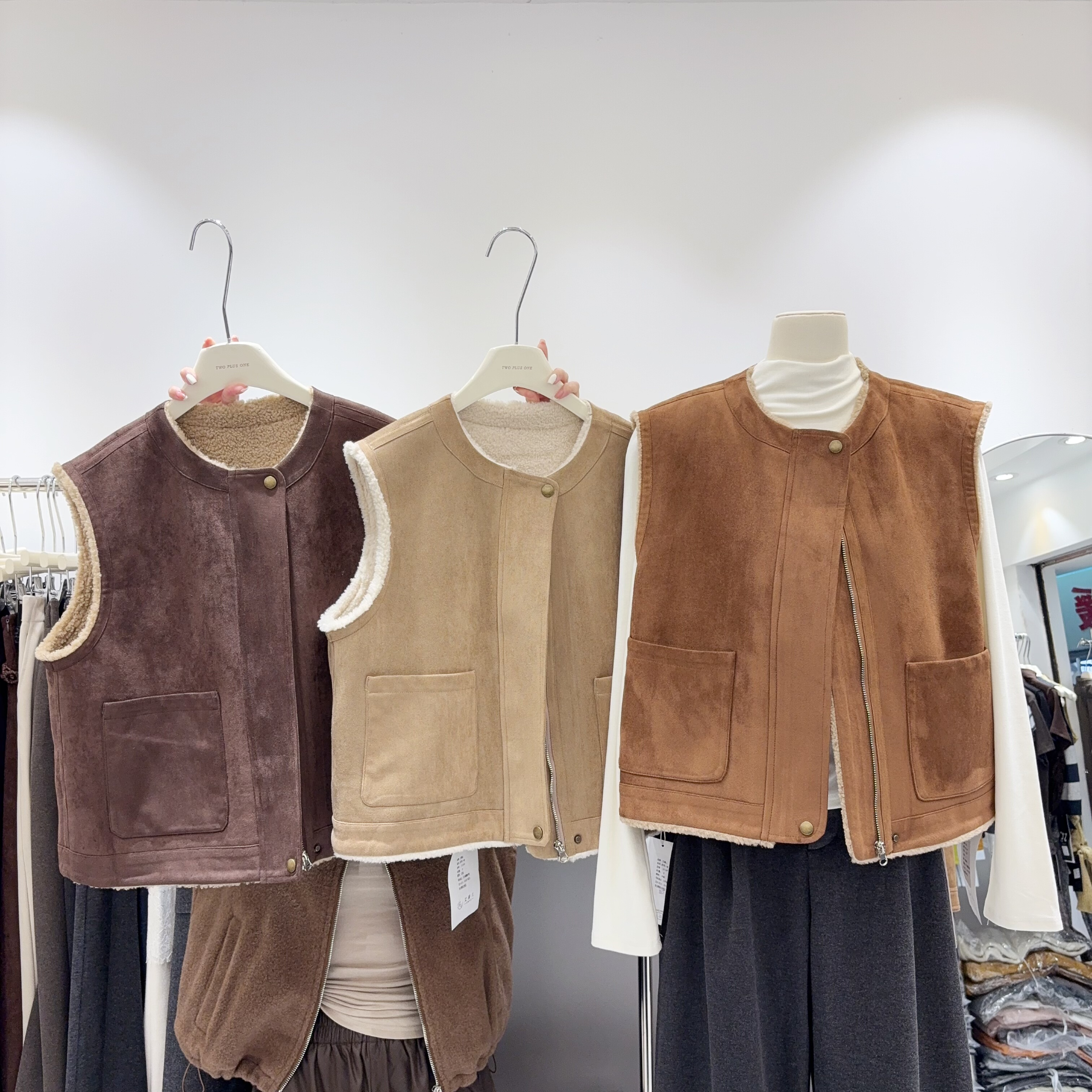 独特别致双面穿搭皮毛一体加厚鹿皮绒马甲外套女坎肩羊羔毛内胆女