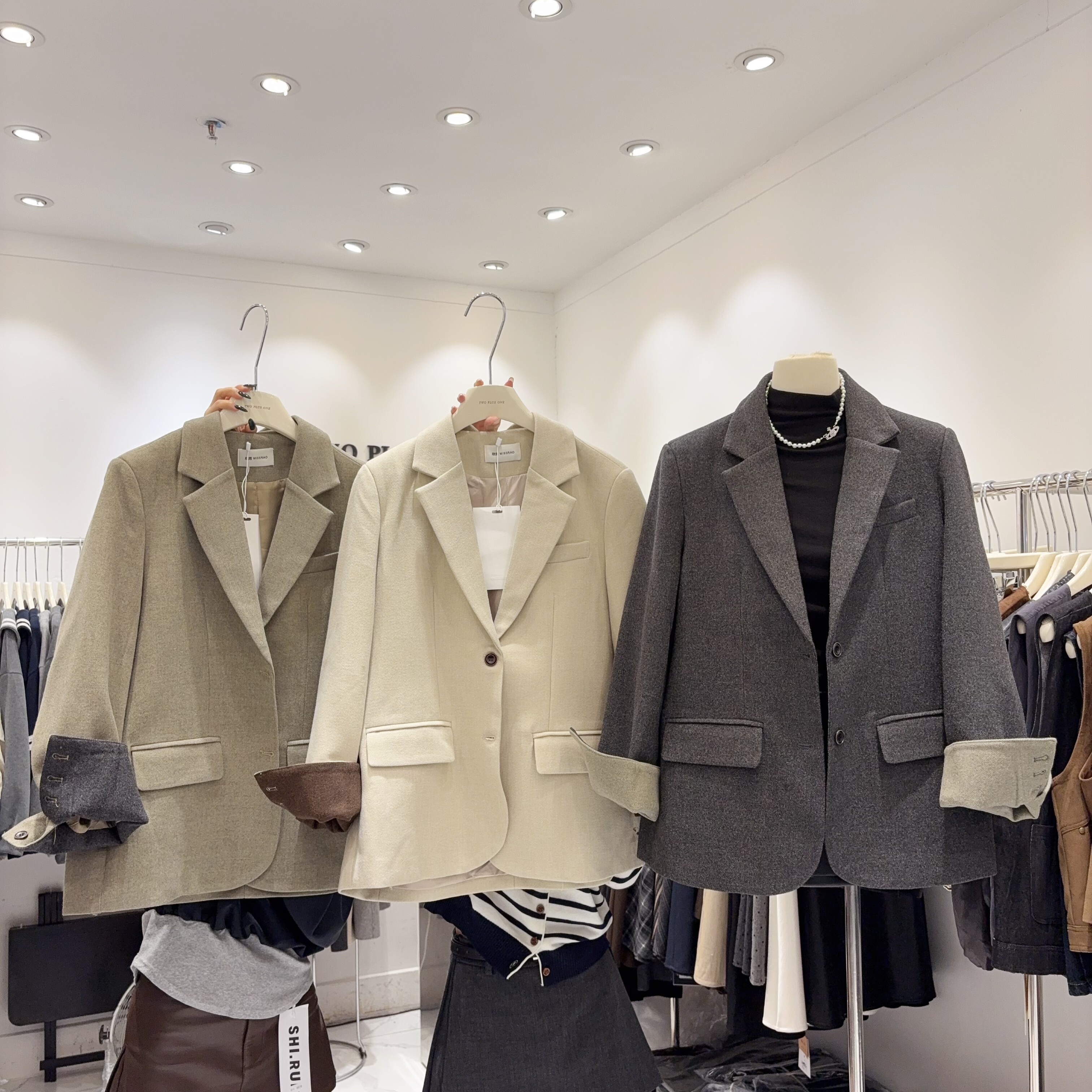 韩系简约气质休闲显瘦通勤OL卷边袖撞色西装外套上衣女毛呢西服女