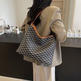 时尚 质感腋下包包女大容量单肩通勤水桶包小众百搭上班通勤托特包