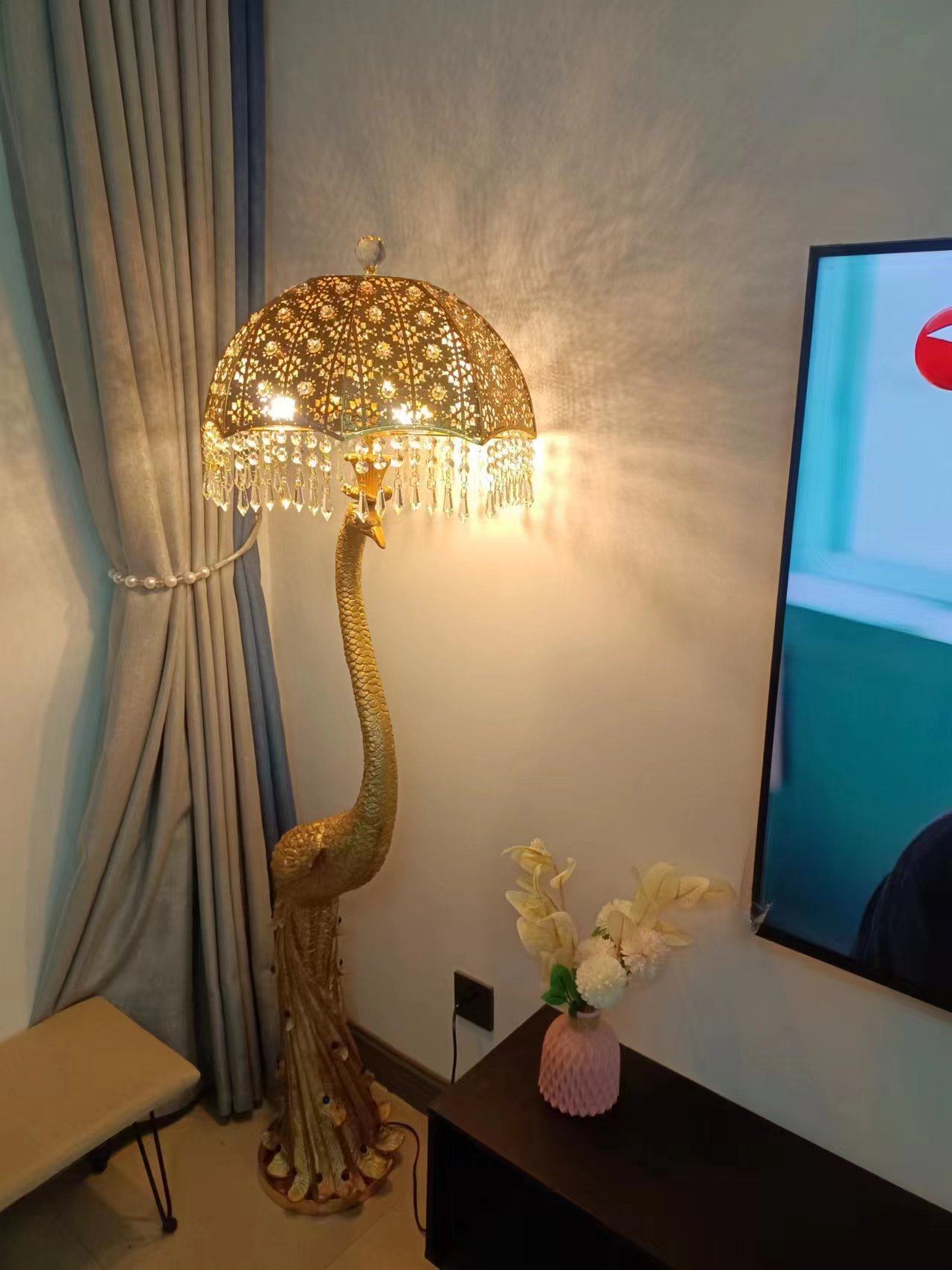 网红个性水晶台灯客厅卧室酒店创意高级感轻奢欧式金色孔雀落地灯