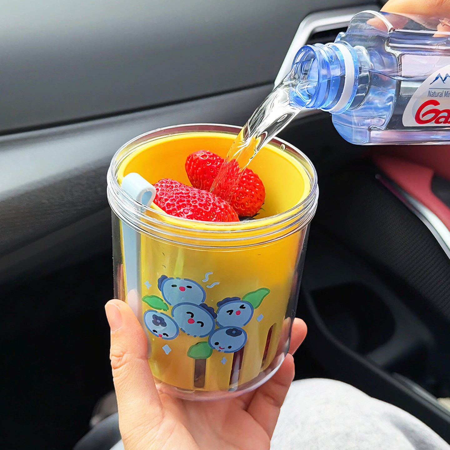 多巴胺水果杯小巧便携密封野餐杯便当盒沥水自带叉子保鲜盒沙拉杯