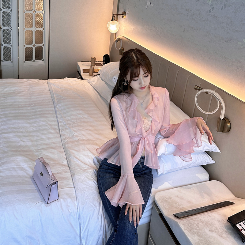 6折 春夏少女甜梦 繁复花边粉嫩轻薄顺纡喇叭袖雪纺衫防晒