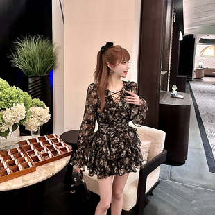 重工繁复花边交叉绑带黑色精致原创连体裤 6折 极繁主义