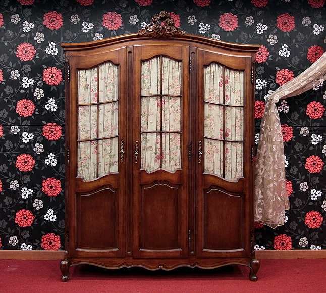 美式乡村风手工雕刻三门大衣柜