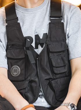 马登工装美式复古多口袋机能风马甲无袖坎肩背心两用挎包外套男秋