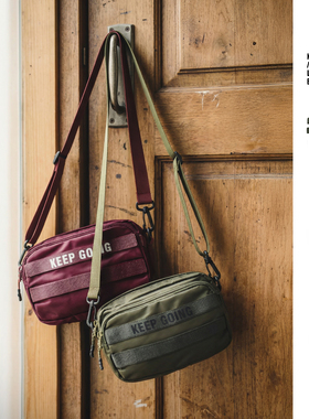 马登工装美式军绿色斜跨小包随行单肩通勤手提快速反应包包男款