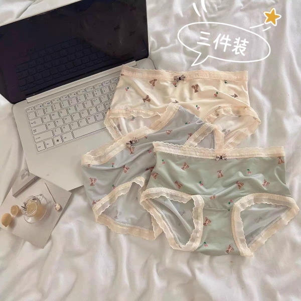 困困熊日系少女简约可爱冰丝女舒适棉裆中腰女士蕾丝边内裤女透气