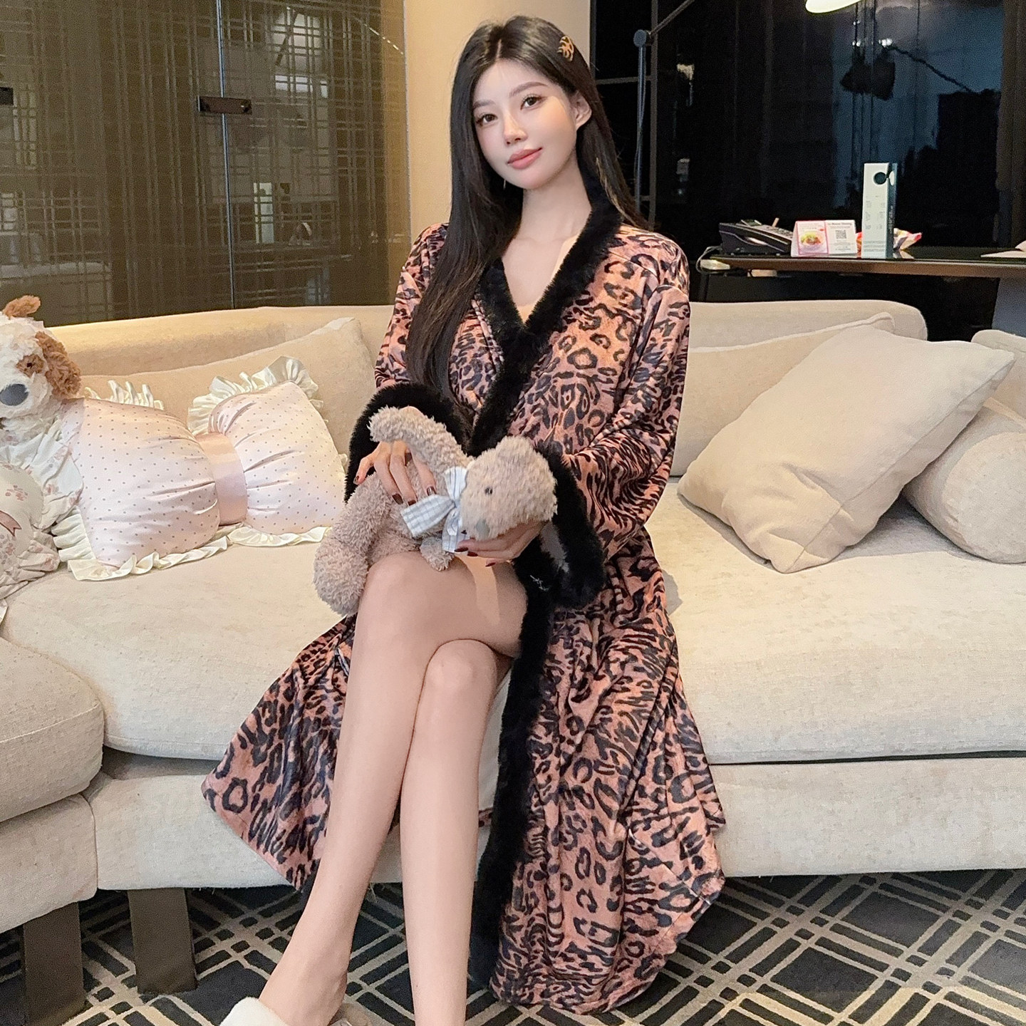 豹纹睡袍女海岛绒冬季性感长款睡裙纯欲风浴袍长袖睡衣加厚家居服