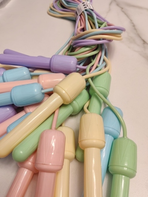 马卡龙带柄塑料跳绳儿童幼儿园学校指定用中小学生体育达标专用绳