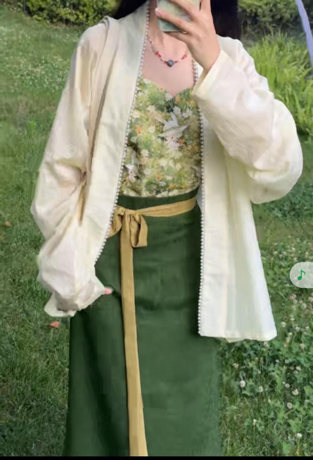 【爱丽丝兔】现货汉服花瓣领吊带透气上衣内搭背心飞机袖旋裙套装