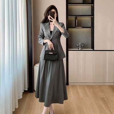 春夏2024年高级感气质韩版设计感收腰休闲灰色西装两件套装