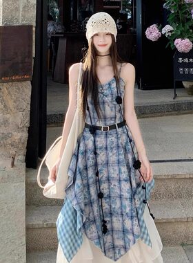 旅游穿搭蓝色格子扎染吊带连衣裙