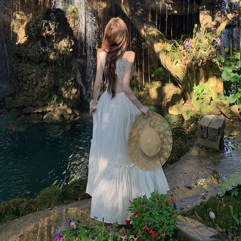 白月光裙子挂脖露背连衣裙性感纯欲风白色气质氛围感海边沙滩长裙