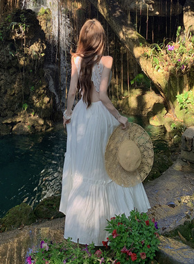 白月光裙子挂脖露背连衣裙性感纯欲风白色气质氛围感海边沙滩长裙