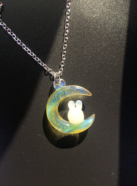 月中兔创意小众项链百搭吊坠兔年玻璃饰品中秋节纯手工生日礼物