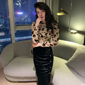 邓六六别致设计感新中式连衣裙女秋法式复古丝绒拼接秋冬内搭裙子