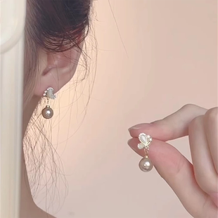 独特蝴蝶香槟色珍珠耳钉精致时尚小众设计感高级气质猫眼石耳环女