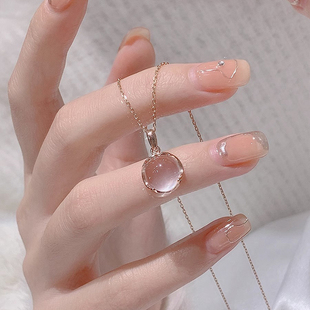 轻奢设计感粉玉髓锁骨链气质项链2023新款爆款高级感小众精致颈链