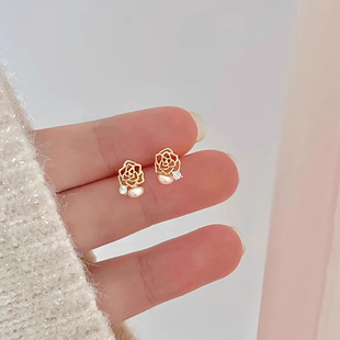 925银针珍珠山茶花耳钉精致小巧设计感耳环甜美气质高级感耳饰品