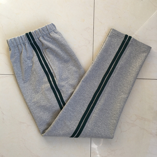 定做中小学校服裤休闲宽松运动裤纯棉加绒浅灰色加两根墨绿色杠条