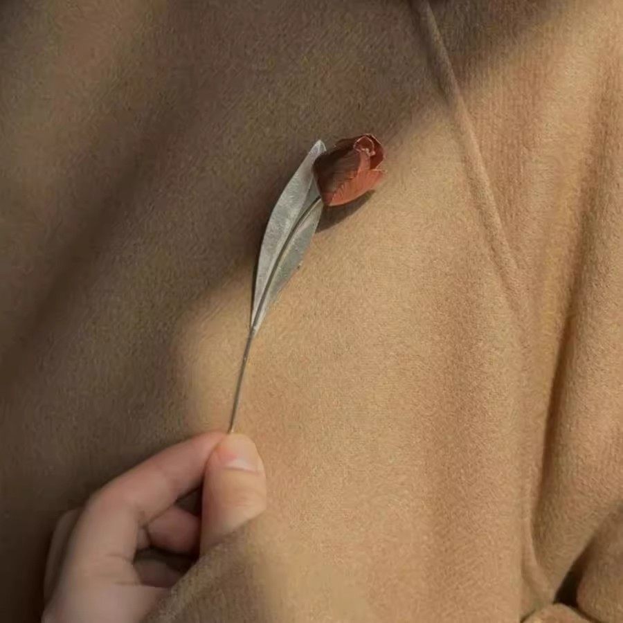 郁金香胸针显气质小众设计腊梅花枝金色复古风胸饰中古高级感饰品,饰品/流行首饰/时尚饰品新,胸针,淘宝优惠券,粉丝福利购,淘宝优惠卷