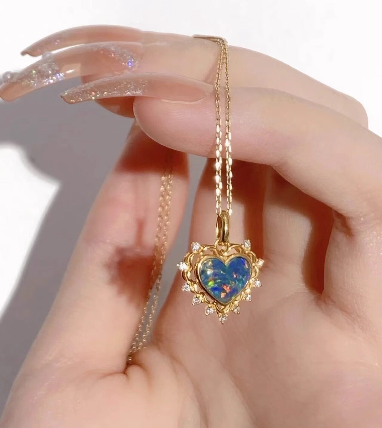 新款黄金色欧泊爱心钻石吊坠项链女款心形宝石锁骨链小众个性气质