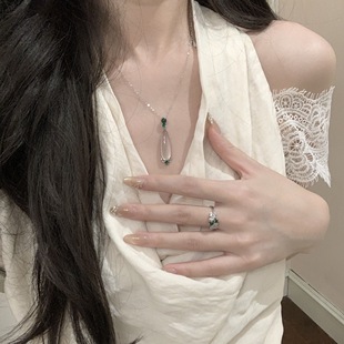 新中式一汪春水祖母绿项链水滴状国风百搭锁骨链温柔风小众颈饰女