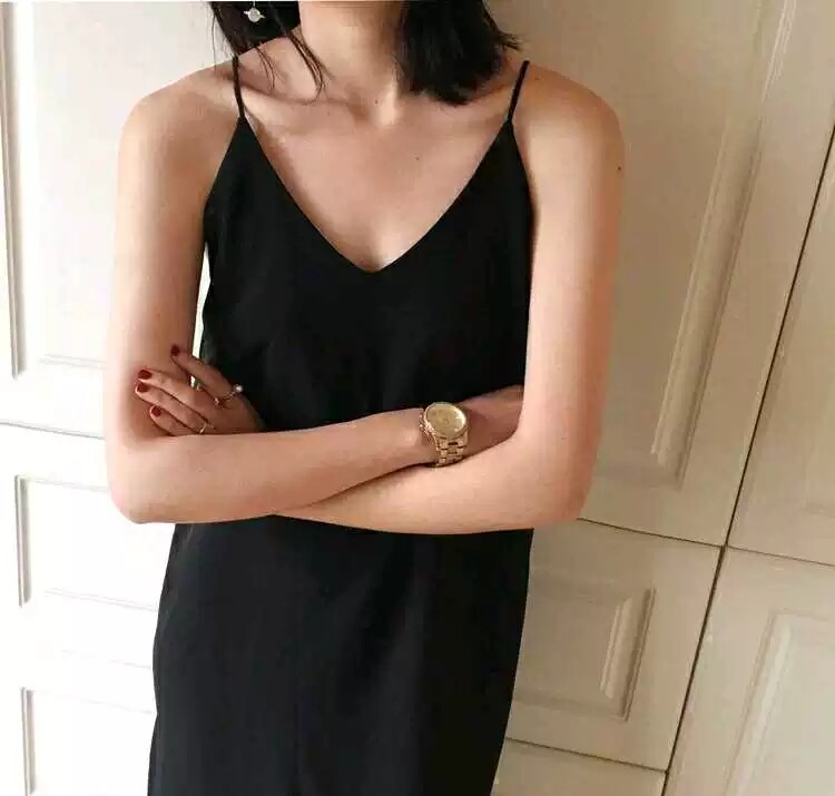 2026夏个性设计潮品侧开叉吊带长款雪纺连衣裙女