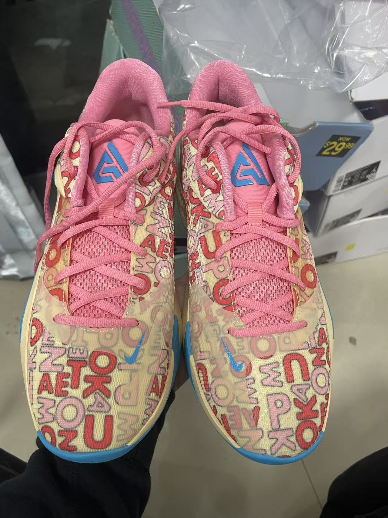 Nike Zoom Freak 4字母哥篮球鞋 FB9503-200鞋盒一般key仓库实拍