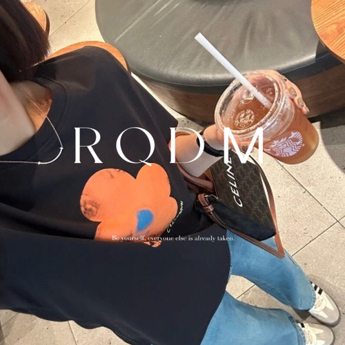 手绘简约百搭圆领正肩短袖T恤女