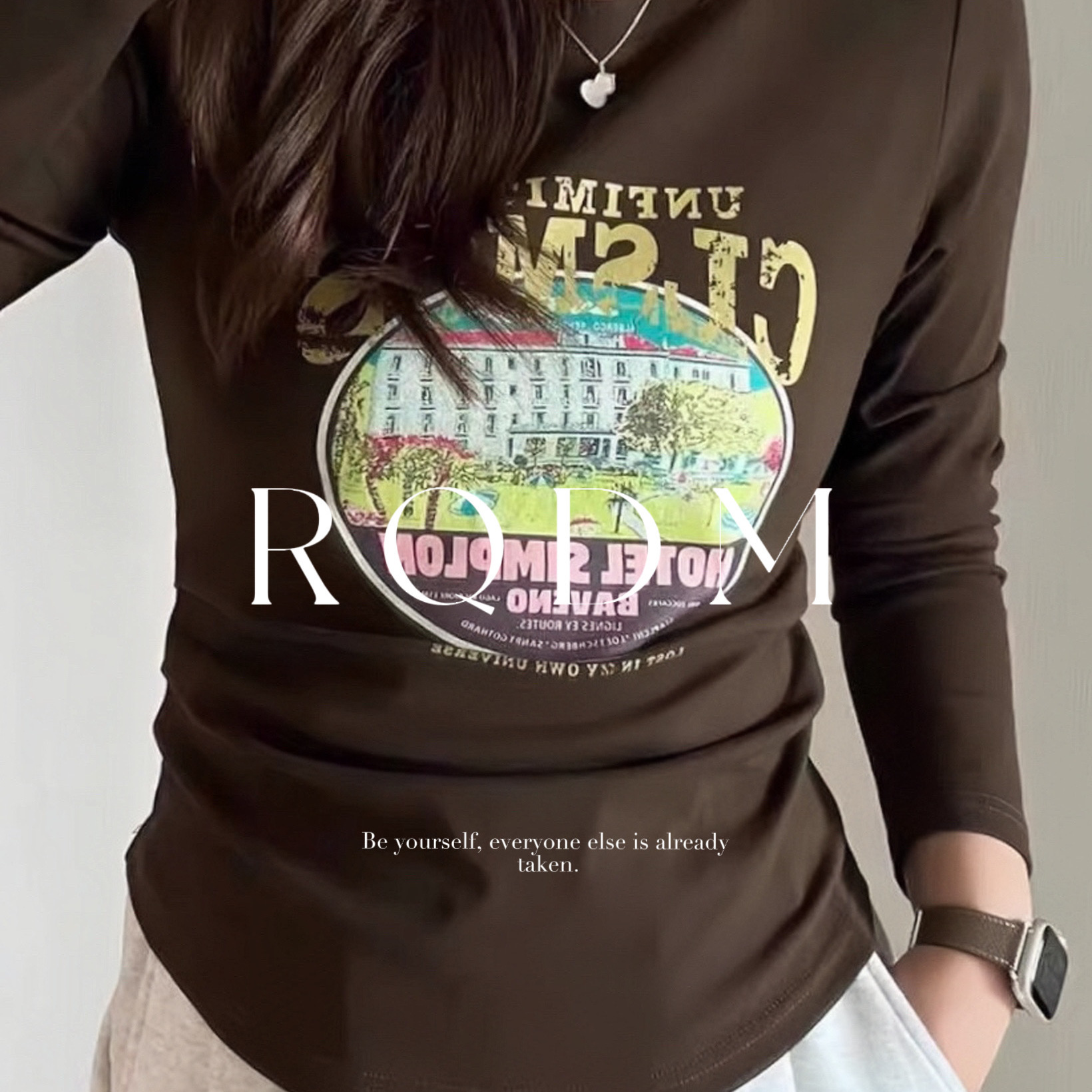 收腰褶皱显瘦印花圆领正肩长袖T