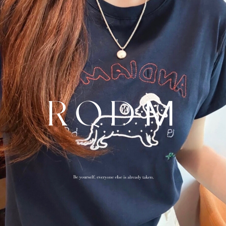 刺绣小狗显瘦圆领正肩短袖T恤女