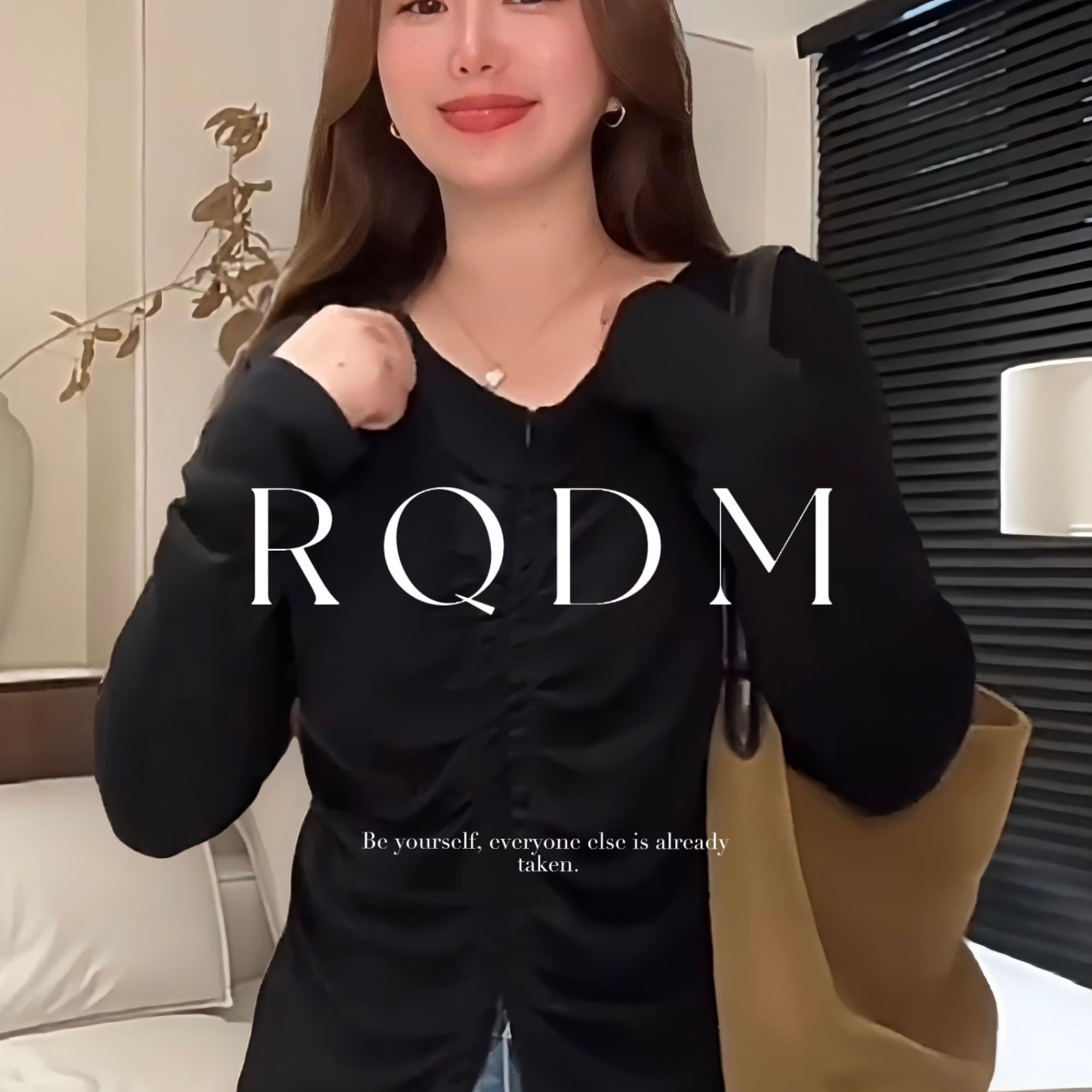 韩系纯欲风修身显瘦V领正肩长袖T