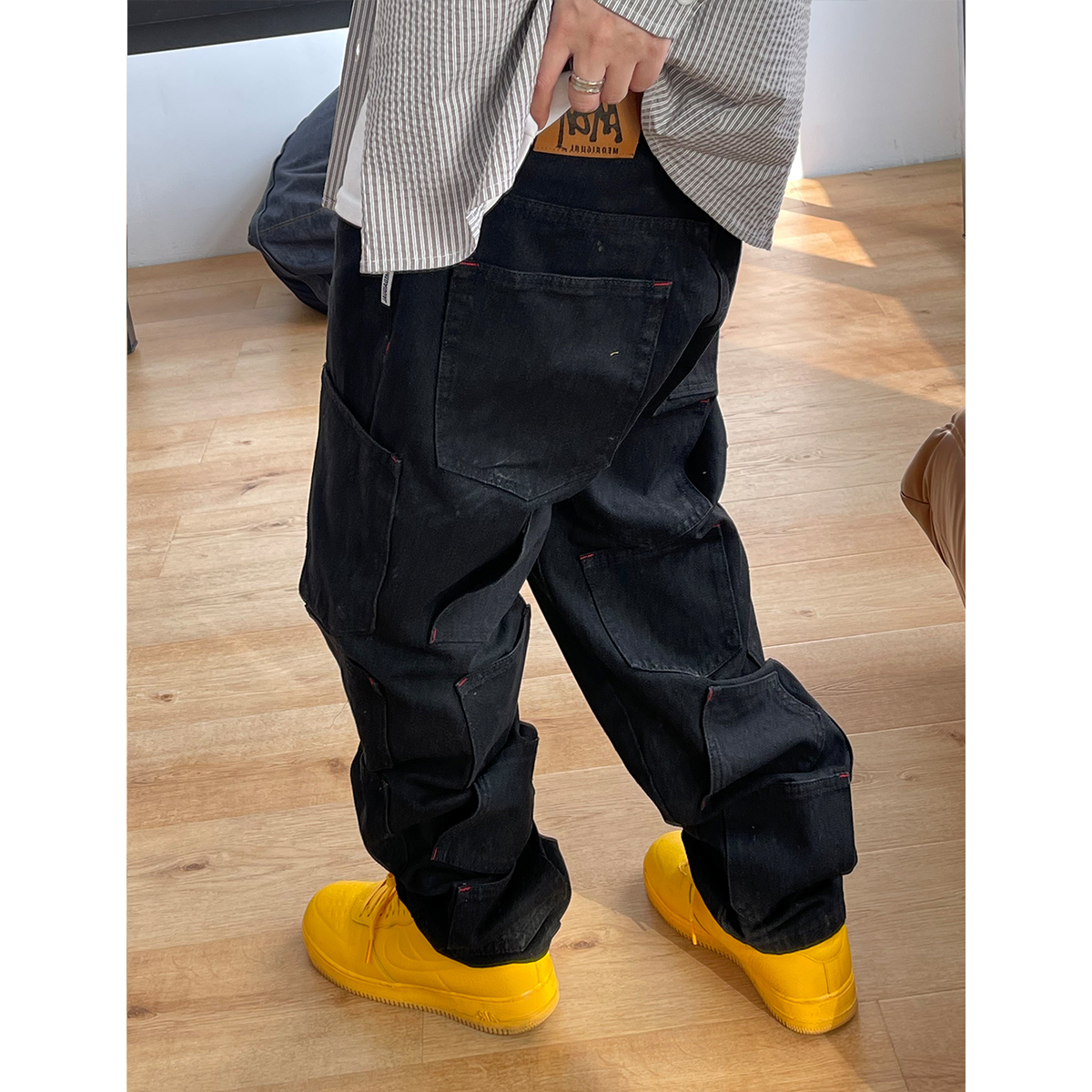 黑色水洗四季款多口袋牛仔裤