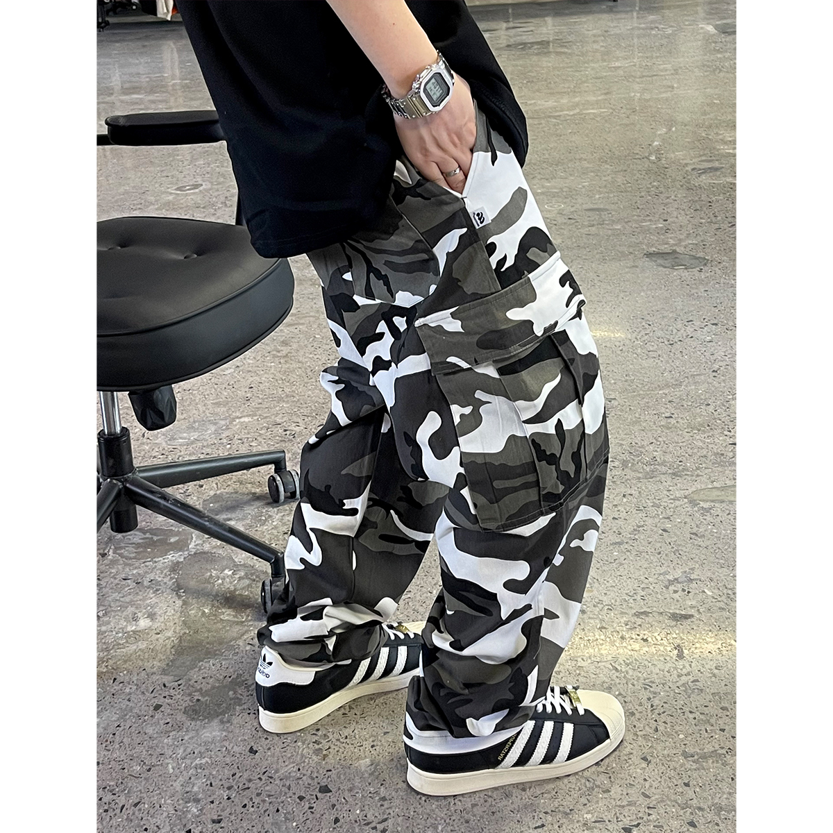 Medaigual 雪地迷彩薄款立体口袋街头滑板工装裤男宽松小脚锥形裤