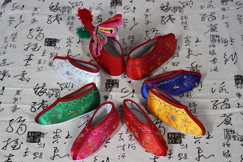 娘娘萨祈福还愿鞋绣花鞋佛家供奉用品戏剧用品大红玫