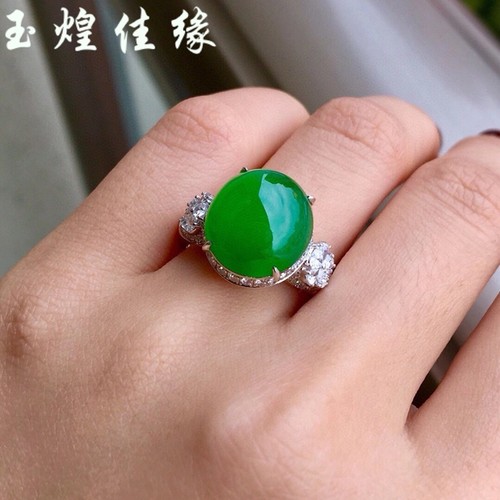 18k金镶帝王绿蛋面翡翠玉石戒指