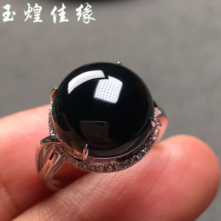 乌黑发亮天然缅甸翡翠A货 墨翠蛋面女士戒指 18k白金镶嵌钻石指环