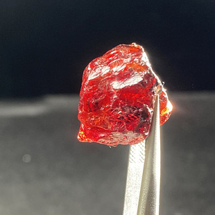 赤诚晶石天然玫紫酒红石榴石原石摆件配饰大颗原矿石标本矿物晶体