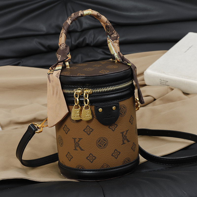 女士圆筒包包小包包女2024新款时尚手提个性休闲单肩水桶包斜挎包,箱包皮具/热销女包/男包,水桶包,淘宝优惠券,粉丝福利购,淘宝优惠卷