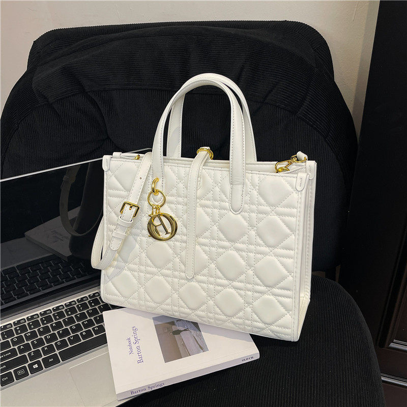 高级时尚洋气小众小方包女2025新款简约休闲手提包轻奢百搭单肩包,箱包皮具/热销女包/男包,小方包,淘宝优惠券,粉丝福利购,淘宝优惠卷