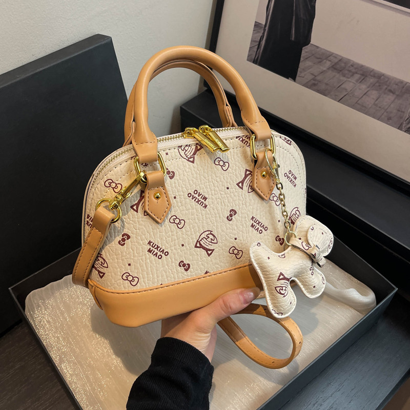 流行撞色女包2025年春季新款时尚单肩流行斜跨小众设计通勤贝壳包