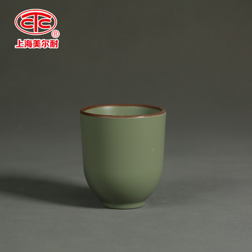美尔耐山野风密胺酒店餐厅摆台