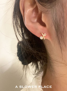 百分号小众设计 淡水珍珠微镶高亮锆石小巧法式耳钉 925通体银