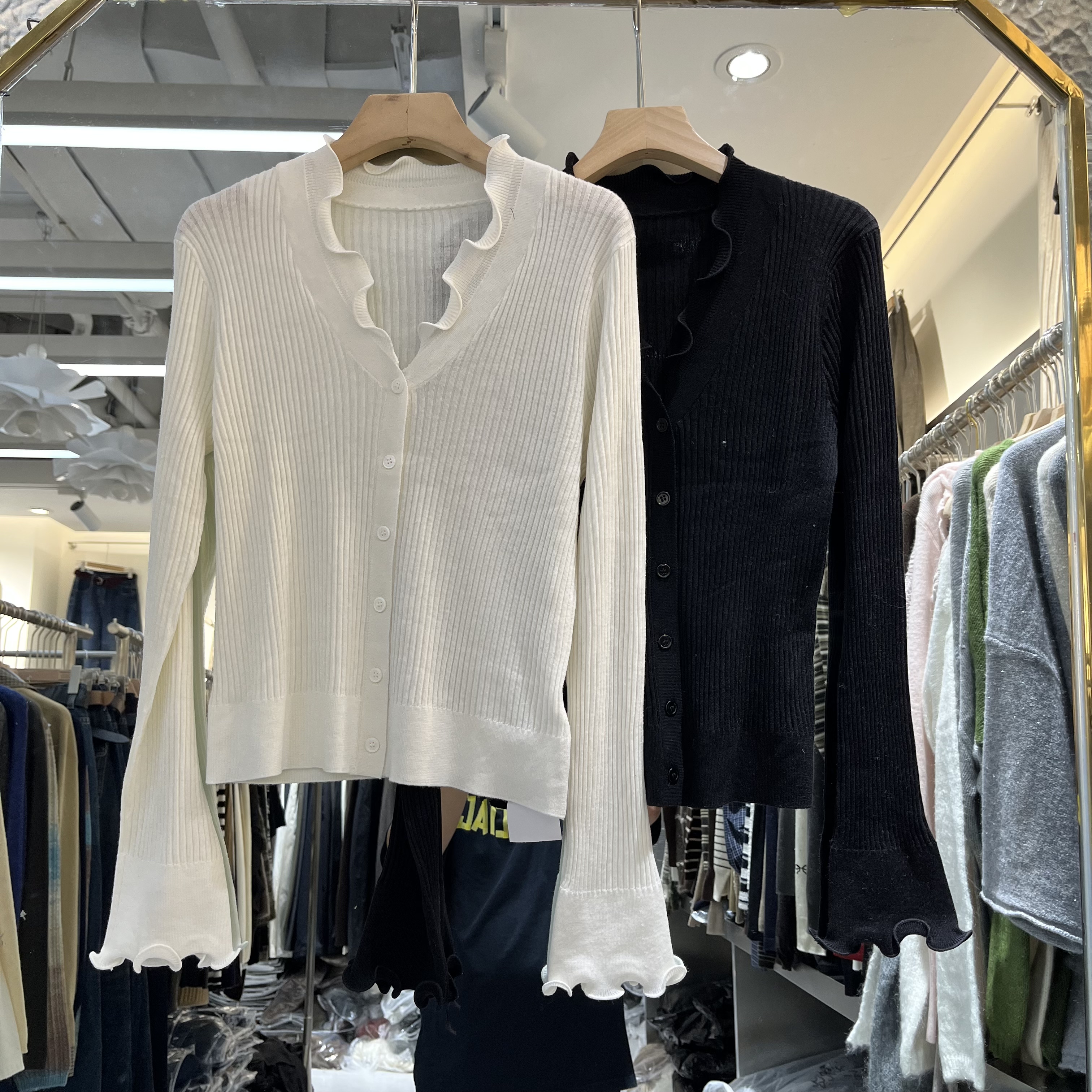 实体店同款2026早秋新款女士V领木耳边韩版细羊毛长袖欧货针织衫