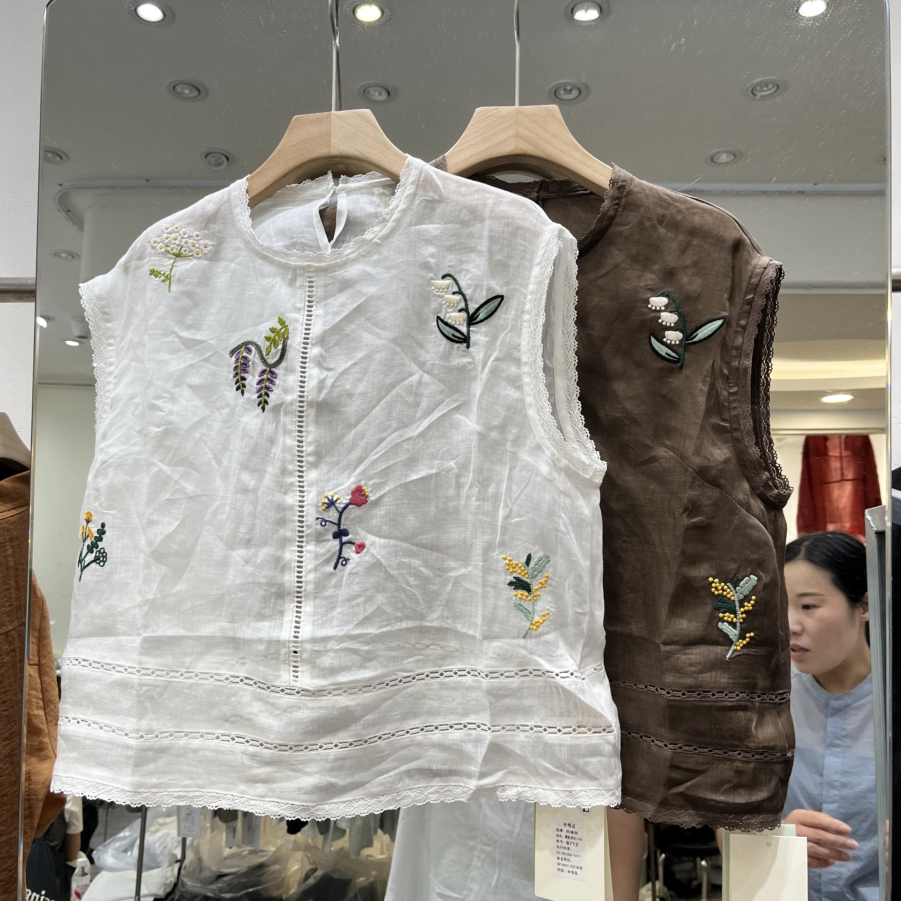 欧洲站2026夏季新款女士圆领刺绣镂空苎麻无袖衬衫欧货时尚背心潮