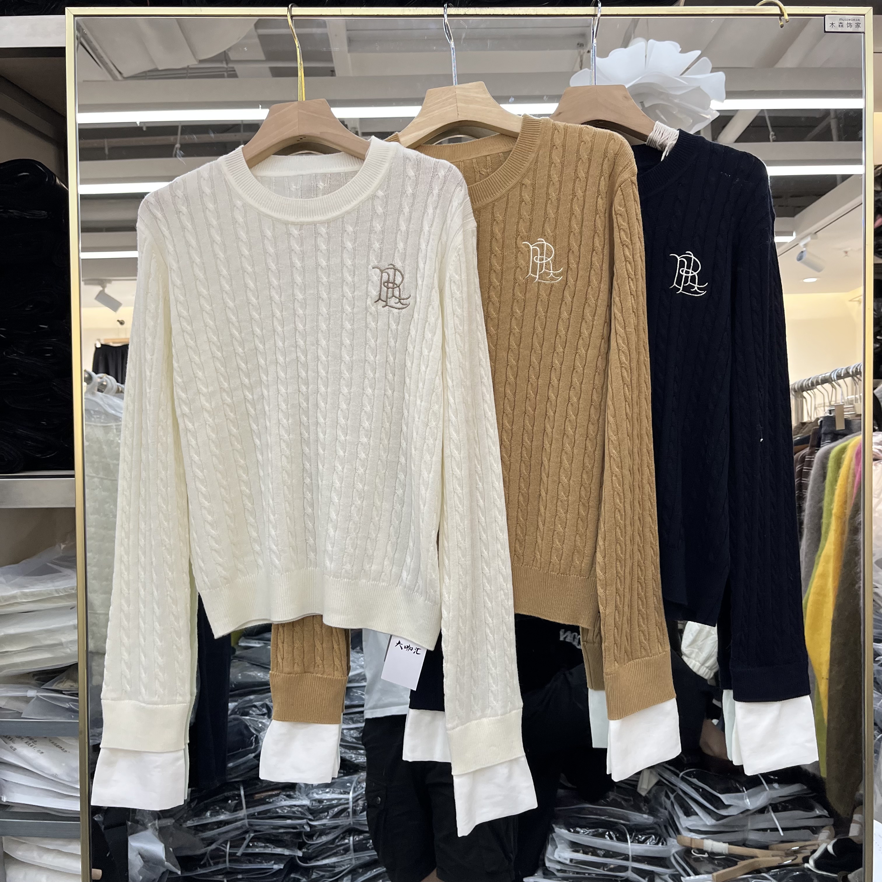 实体店同款2026秋季新款女士圆领胸口刺绣麻花纹细羊毛长袖针织衫