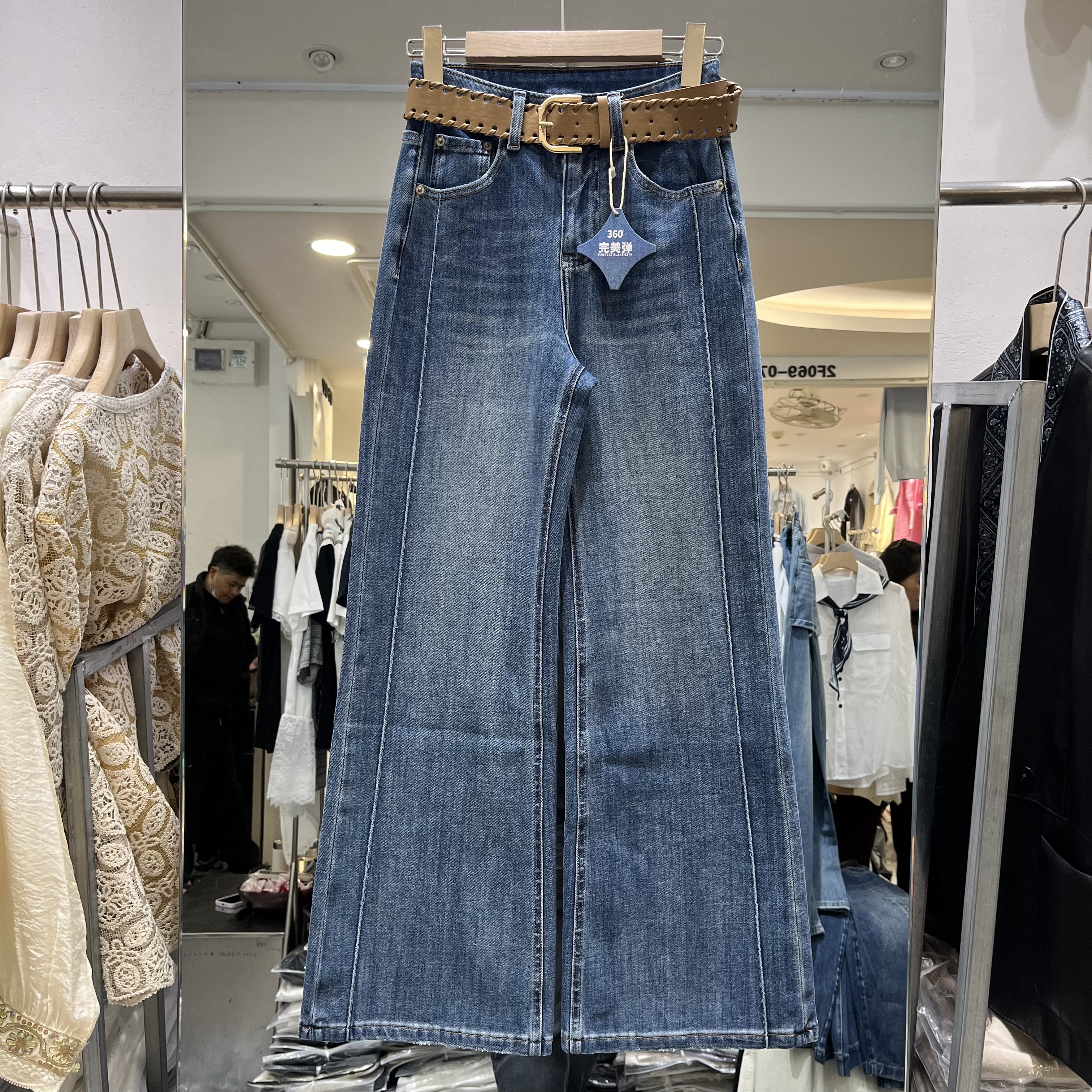 欧洲站2026春季新款女士高腰水洗微喇阔腿牛仔裤欧货时尚百搭长裤